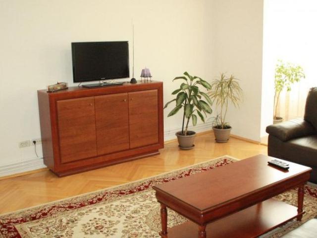 Proprietar Inchiriez apartament 3 camere decomandat strada Matei Basarab