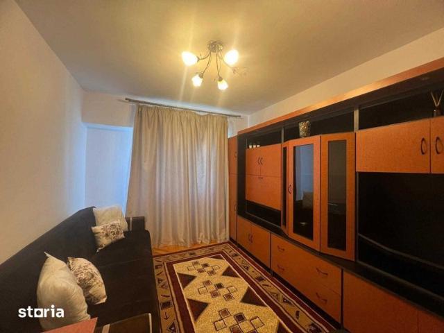 PROPRIETAR Inchiriez apartament 3 camere decomandate
