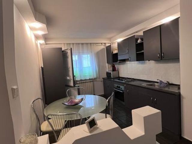 Proprietar,inchiriez apartament 3 camere intersectia Lidia/Martirilor