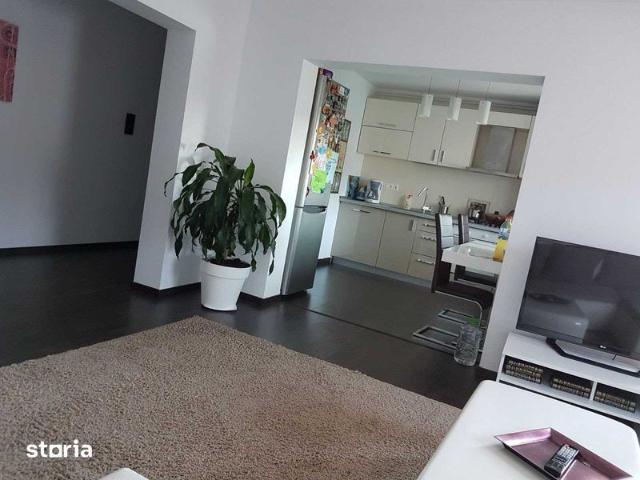 Proprietar inchiriez apartament 3 camere