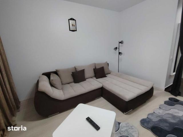 Proprietar Inchiriez garsoniera cu parcare privata!