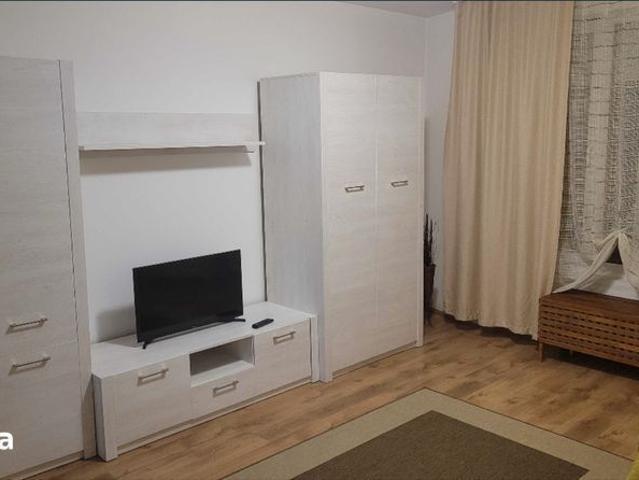 Proprietar, inchiriez garsoniera Dambu deasupra Postei etaj 2