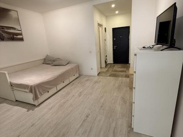Proprietar inchiriez garsoniera decomandata in Militari Residence