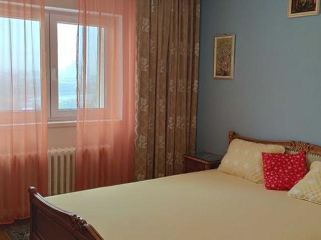 Proprietar vand 2 camere zona mega Mall