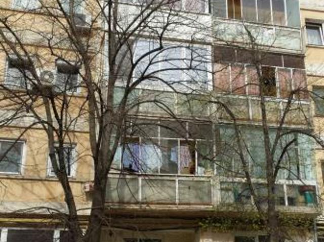 Proprietar, vand apartament 3 camere, bloc, zona Dambovita