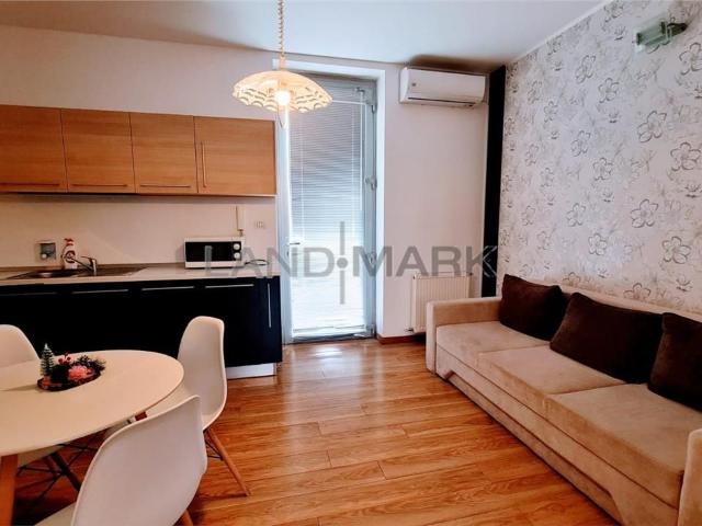Proprietar, 2 camere bloc nou, parcare privata, zona Complex