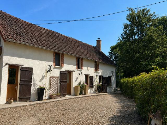 Propriété 3,7 ha: maison ancienne rénovée, mare, friche, bois, prairie
