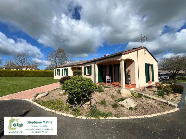 Propriété 3 ch + studio indépendant + pergola bio climatique + piscine, 1 800 m2 de terrain clos