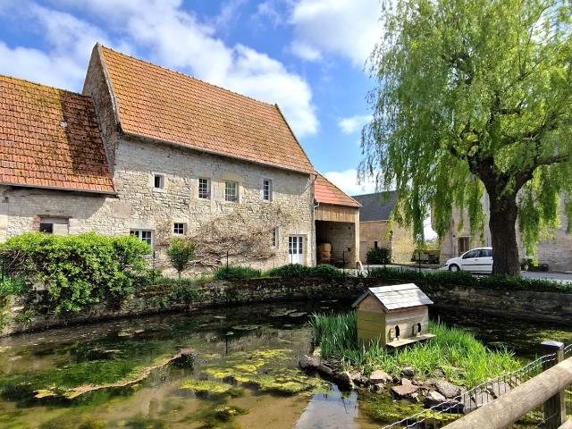 Propriété 3 logements diverses dépendances 5Ha98