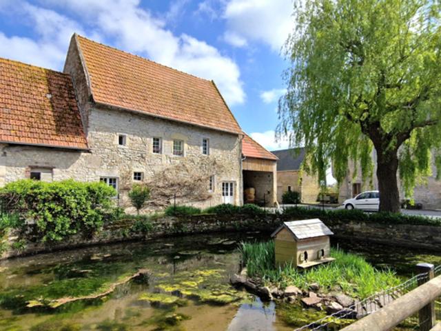 Propriété 3 logements diverses dépendances 5Ha98