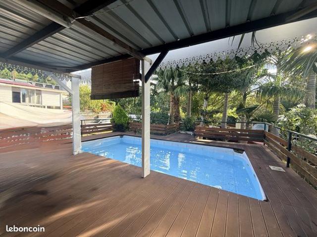 Propriété 3 pièces 138 m²