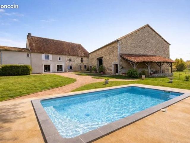 Propriété 3 pièces 165 m²