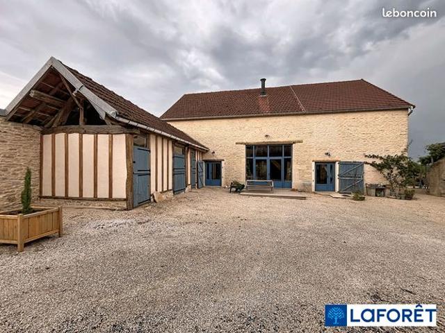 Propriété 3 pièces 179 m²