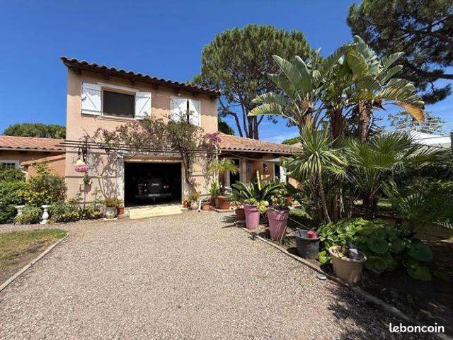 Propriété 3 pièces 240 m²
