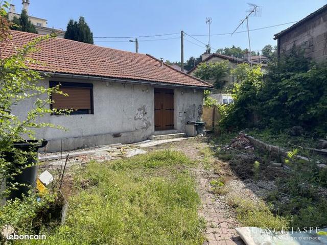 Propriété 3 pièces 65 m²