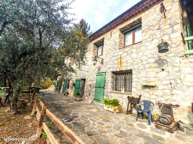 Propriété 3 pièces 85 m²