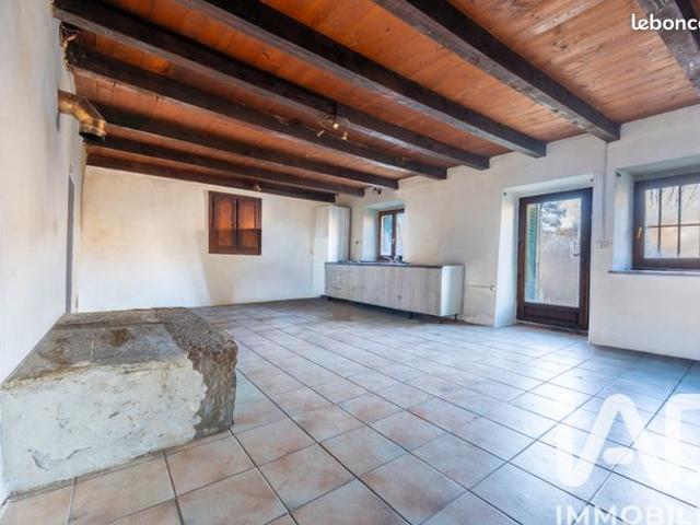 Propriété 3 pièces 90 m²