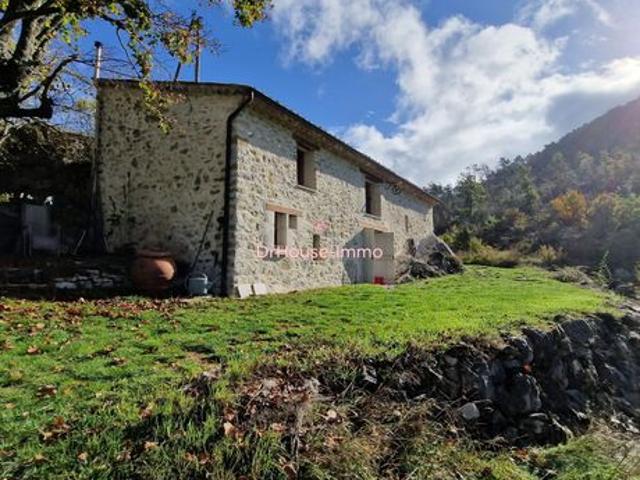 Propriété 3 pièces 97 m²