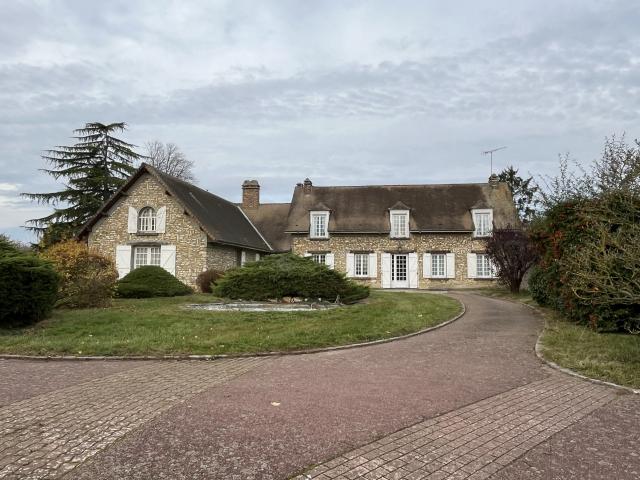 Propriété 10 pièces sur parc de 5000m2