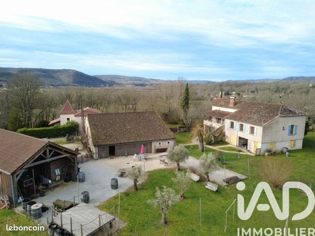 Propriété 10 pièces 143 m²