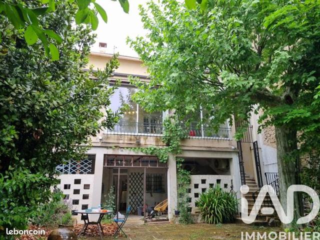 Propriété 10 pièces 179 m²