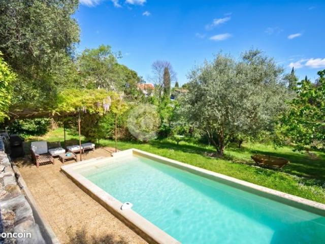 Propriété 10 pièces 198 m²