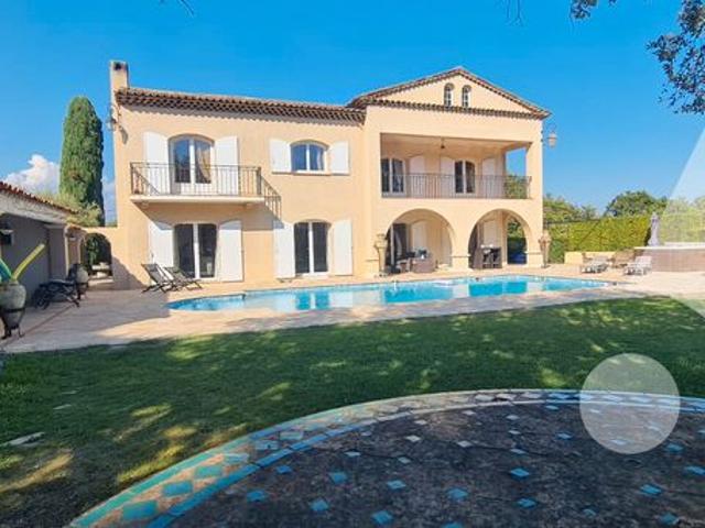 Propriété 10 pièces 240 m²