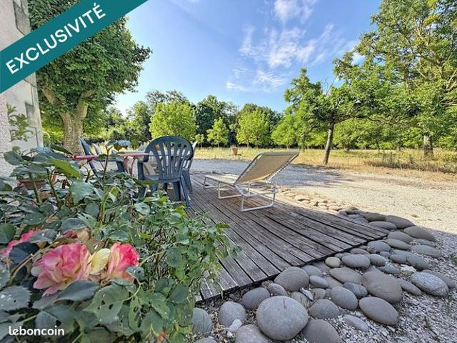 Propriété 10 pièces 240 m²