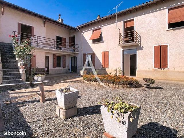 Propriété 10 pièces 240 m²