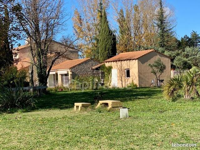 Propriété 10 pièces 240 m²