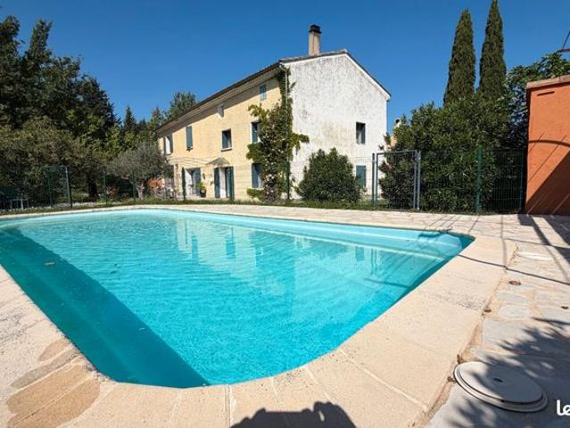 Propriété 10 pièces 241 m²