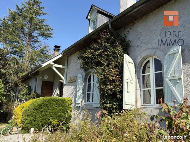 Propriété 10 pièces 242 m²