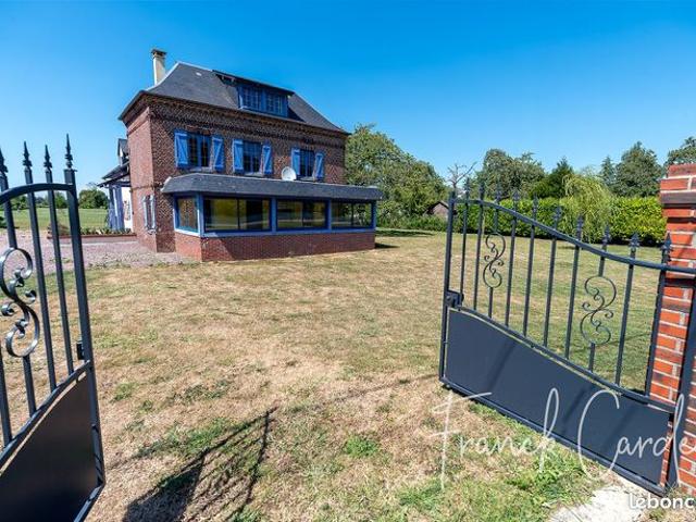 Propriété 10 pièces 242 m²