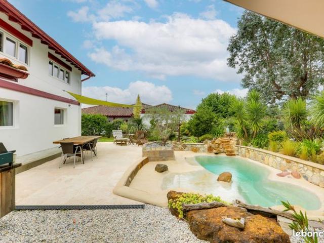 Propriété 10 pièces 249 m²