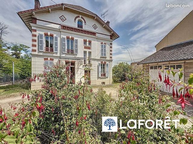 Propriété 10 pièces 250 m²