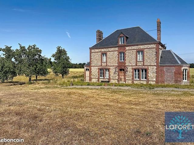Propriété 10 pièces 263 m²