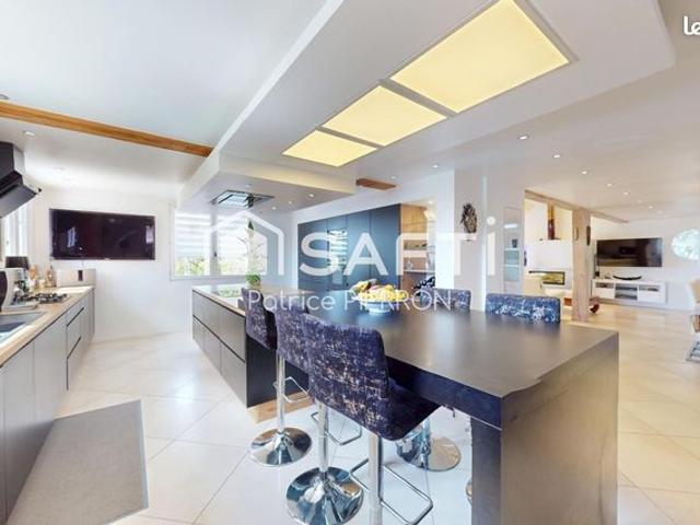 Propriété 10 pièces 258 m²