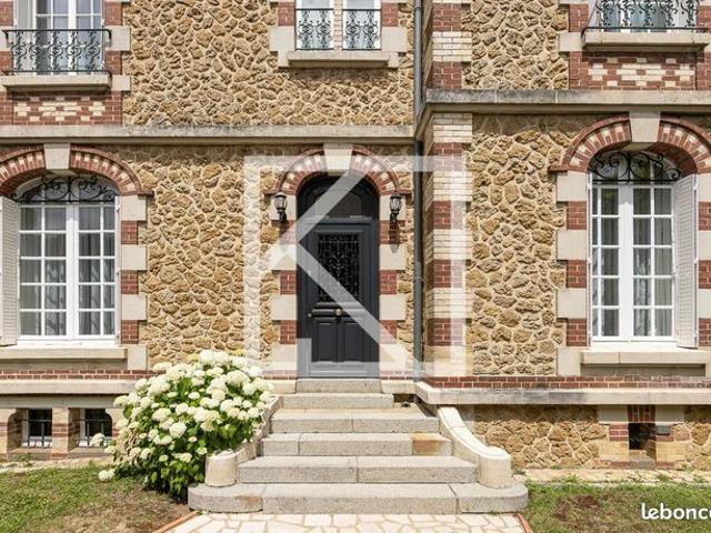 Propriété 10 pièces 258 m²