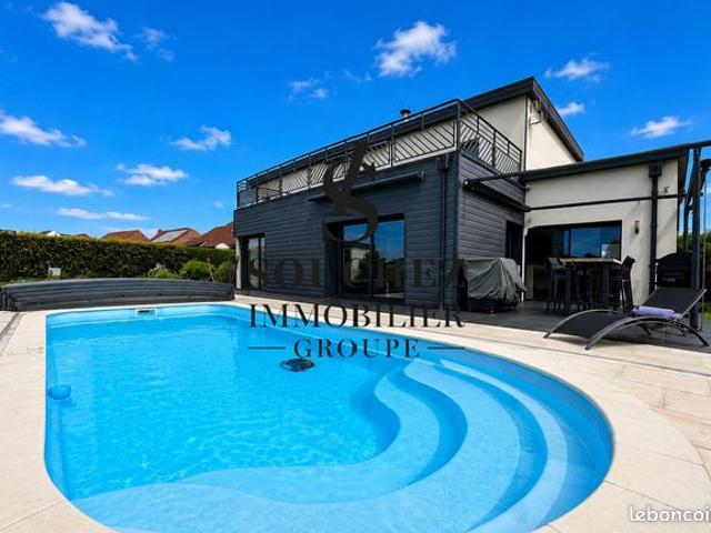 Propriété 10 pièces 263 m²