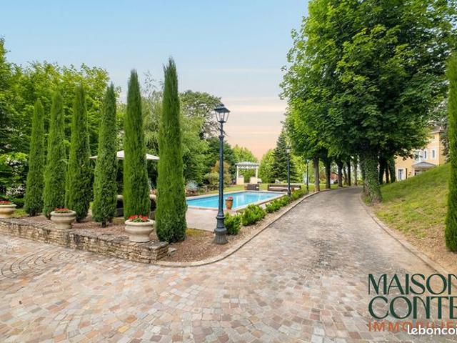 Propriété 10 pièces 264 m²