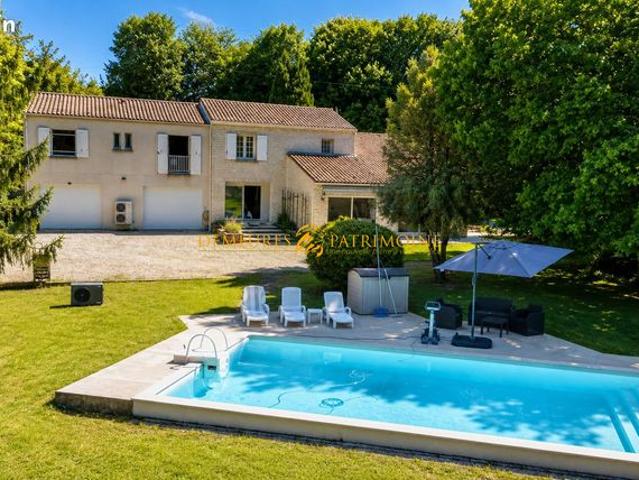 Propriété 10 pièces 264 m²