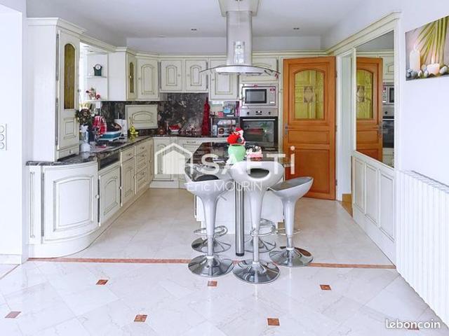 Propriété 10 pièces 265 m²