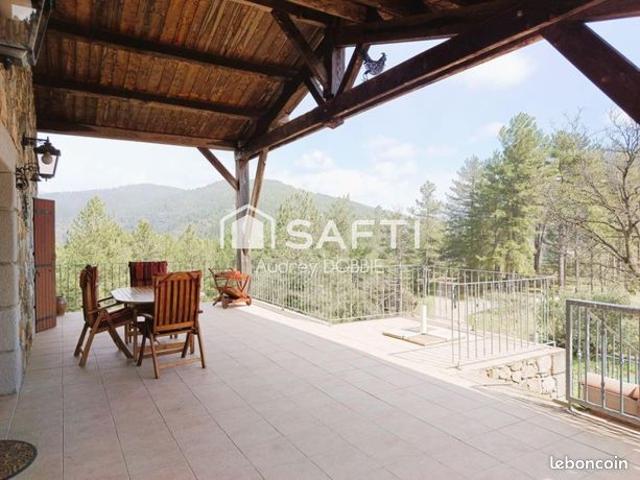 Propriété 10 pièces 268 m²