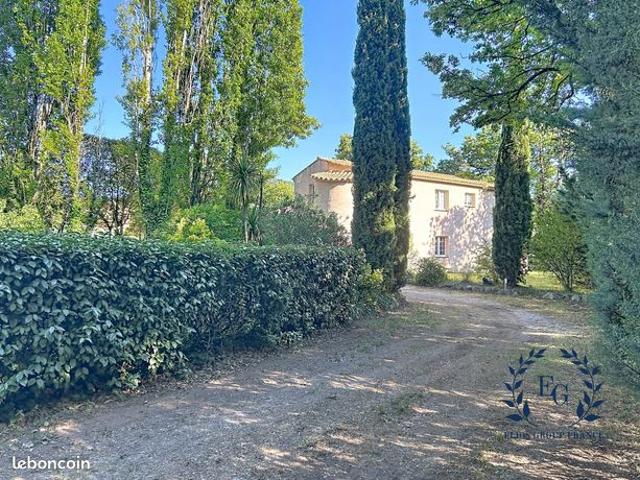 Propriété 10 pièces 273 m²