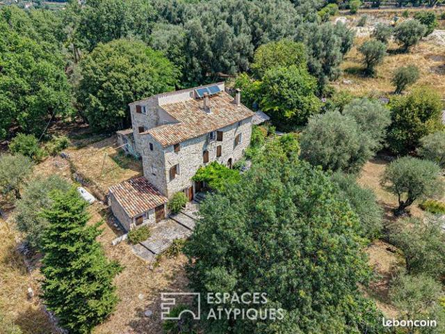 Propriété 10 pièces 270 m²