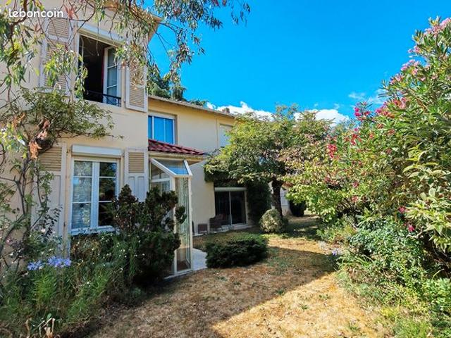 Propriété 10 pièces 272 m²