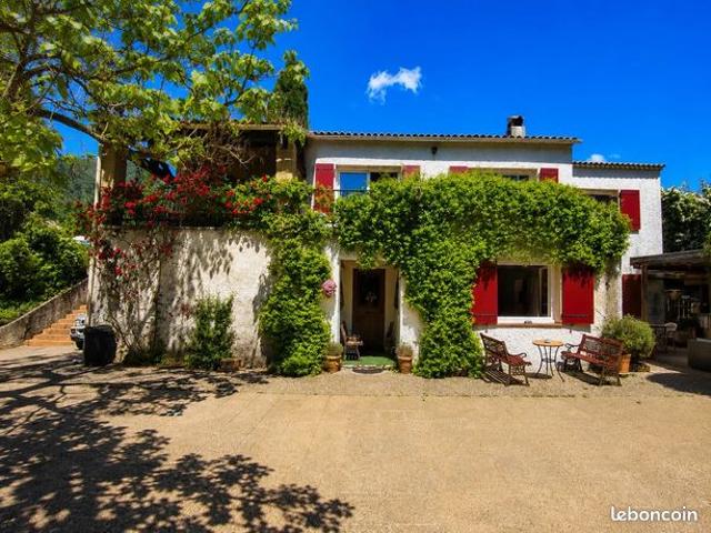 Propriété 10 pièces 276 m²
