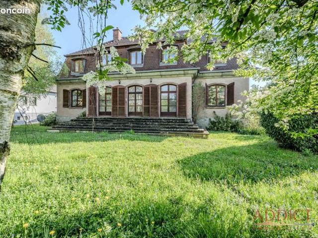 Propriété 9 pièces 281 m²