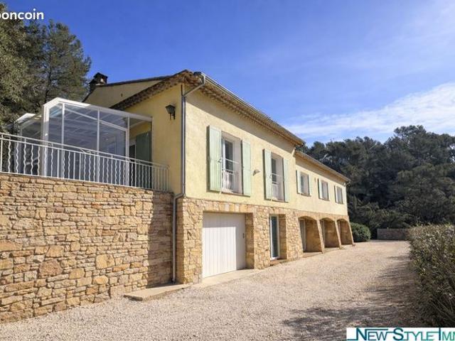 Propriété 10 pièces 296 m²