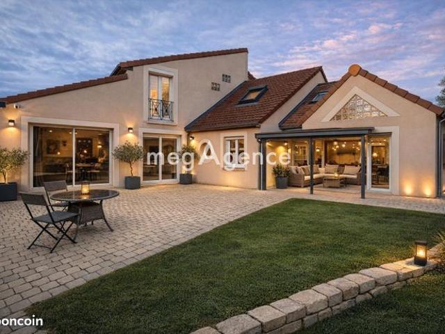 Propriété 10 pièces 203 m²